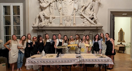 The girls who participated in the cooking class at Palazzo Odescalchi in Como