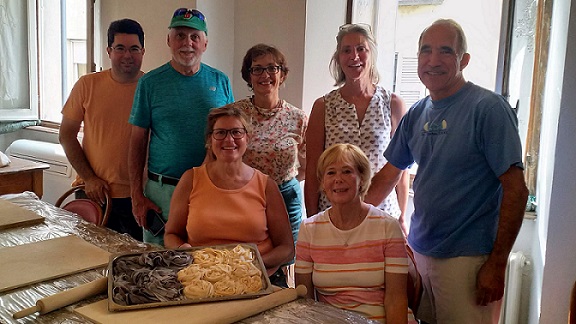Group cooking class in the center of Como