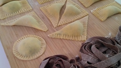 Pasta fresca al cacao e ravioli